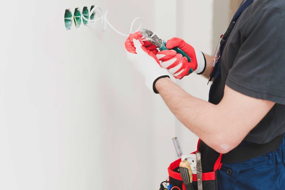Essential Things To Consider While Hiring Electrician Blackdown